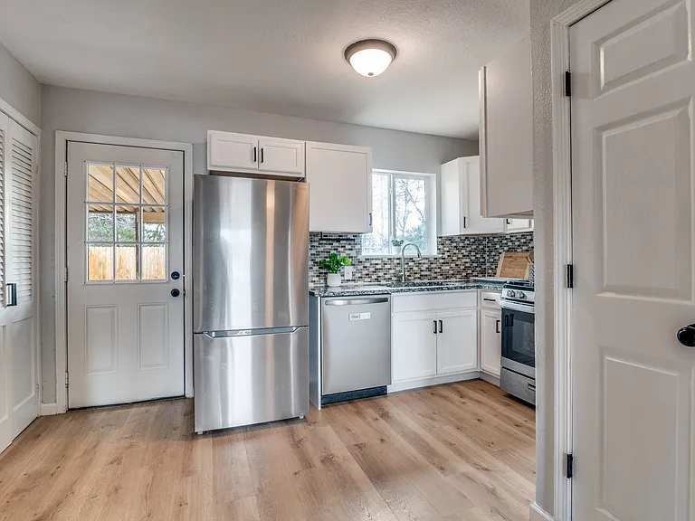 406 Freeman St — Photo 11