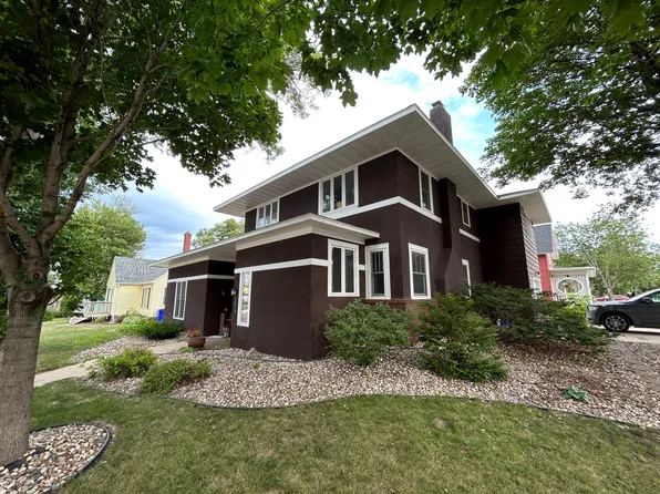 785 Chestnut St, Dawson, MN 56232