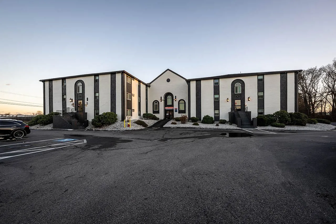 Kent Apartments — Photo 2