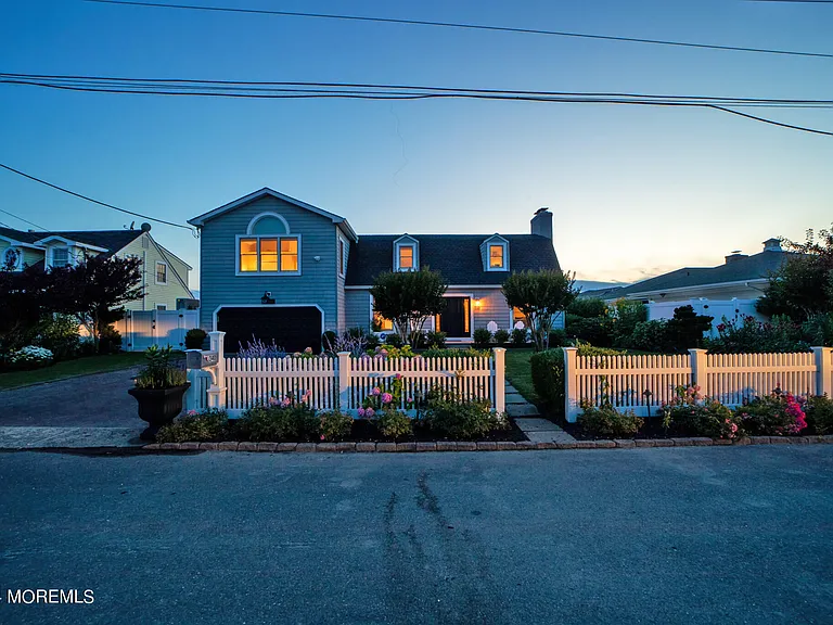 340 Bay Ln — Photo 14