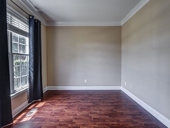 5th image of 102 Rowse Dr