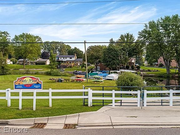5th image of 701 Tanview Dr