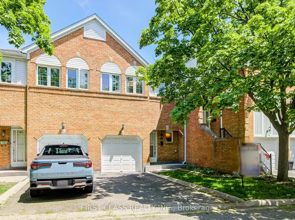 4605 Donegal Dr #33, Mississauga, ON L5M 4X7