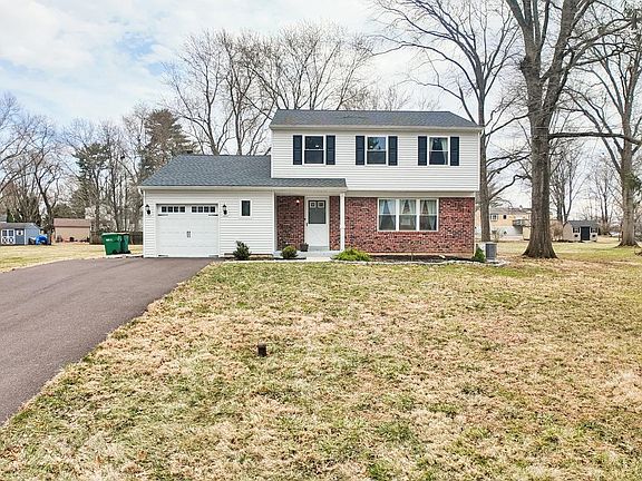 2nd image of 94 Sioux Rd