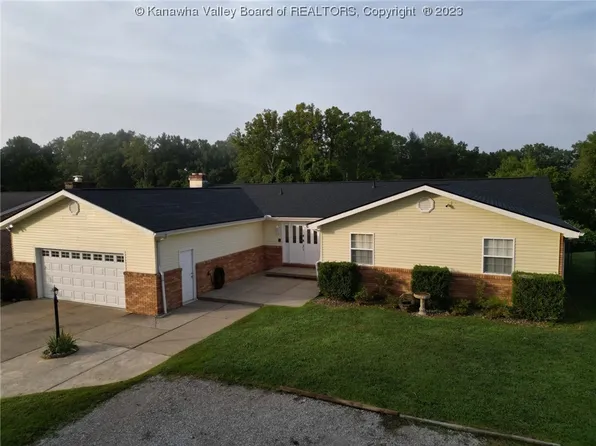 2216 Lenora St, Milton, WV 25541