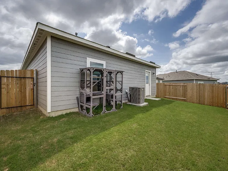 8213 White Wolf Trl — Photo 25