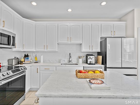 5th image of 89 Sterling Drive #89