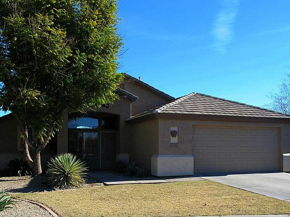4th image of 2324 E Cherry Hills Pl