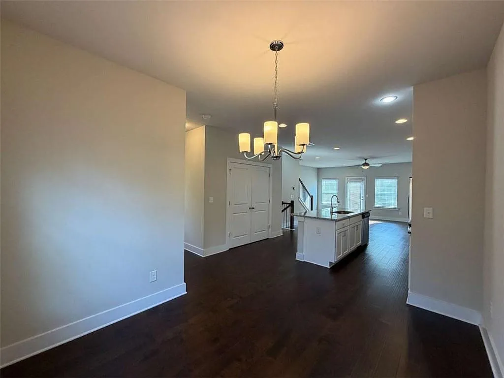 3 bed, 3.5 bath, 1926 sqft, $2,800 — Photo 4
