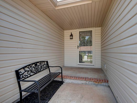 2nd image of 212 E Robin Road