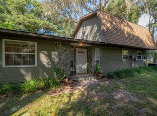 8641 Greenfield Ln, Zephyrhills, FL 33541