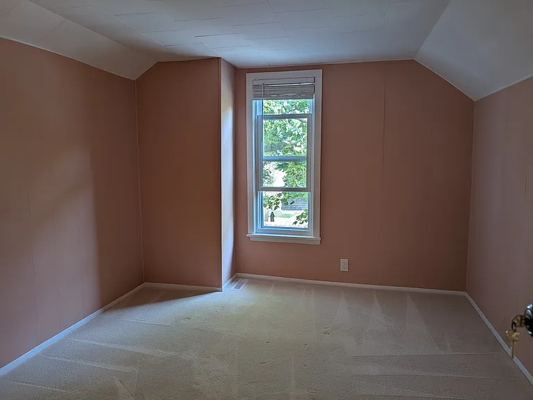 310 Eastern Ave NE — Photo 17