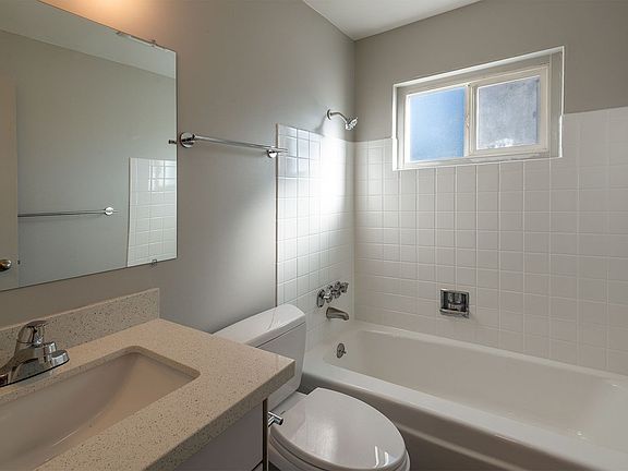 5th image of 1901 E Fir St #103