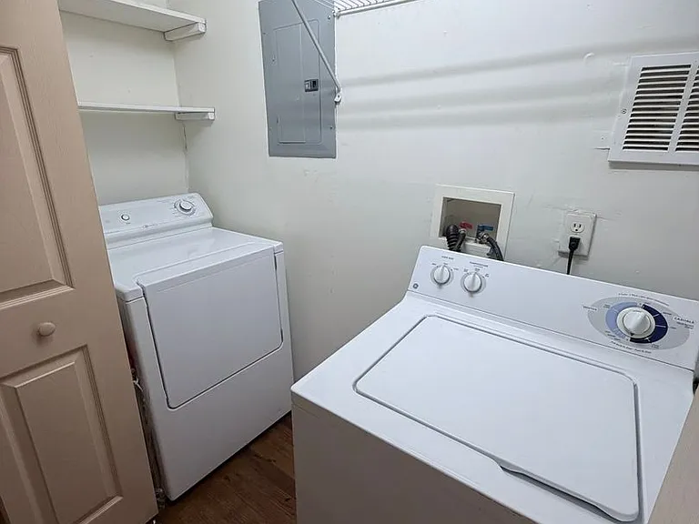 453 W Haywood St #A — Photo 14
