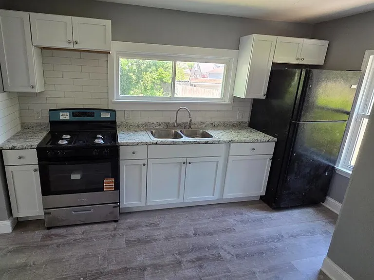 13818 Courtland Ave — Photo 5