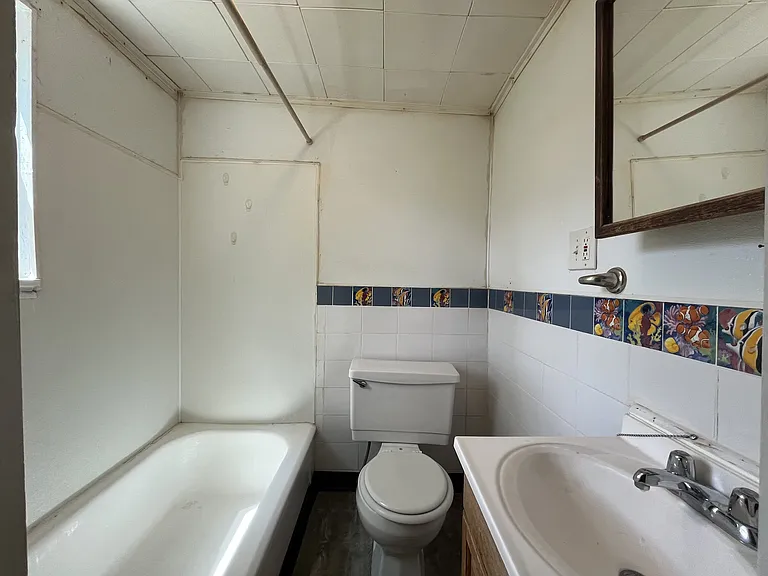 2337 Philo Ave — Photo 8