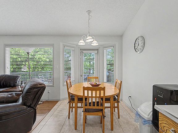 4th image of 6 Chancery Way