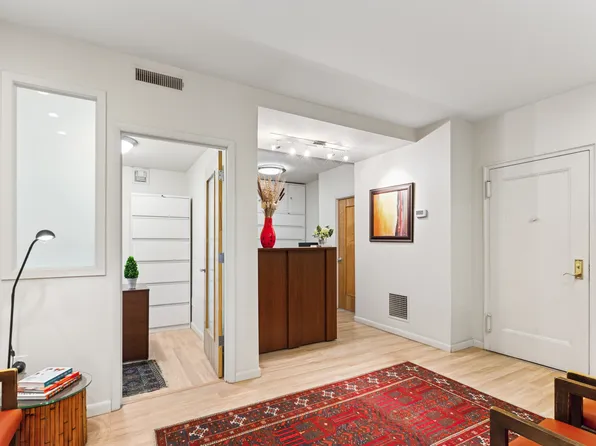 875 5th Avenue image 2 of 9