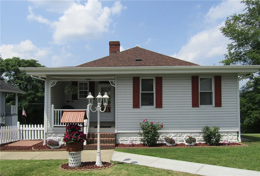 22 Robinson St photo 1