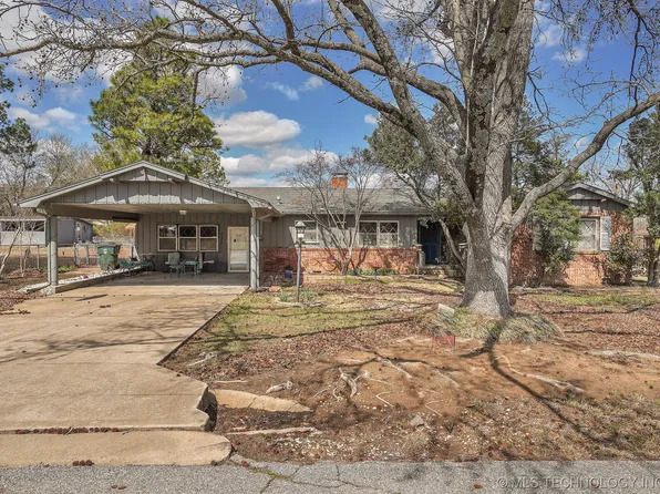 1907 E 10th St, Okmulgee, OK 74447