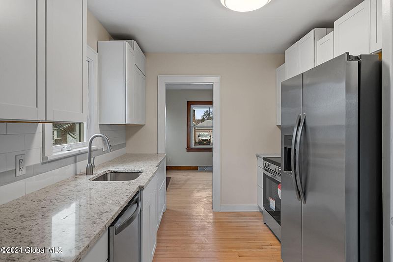 5th image of 22 Hudson Avenue