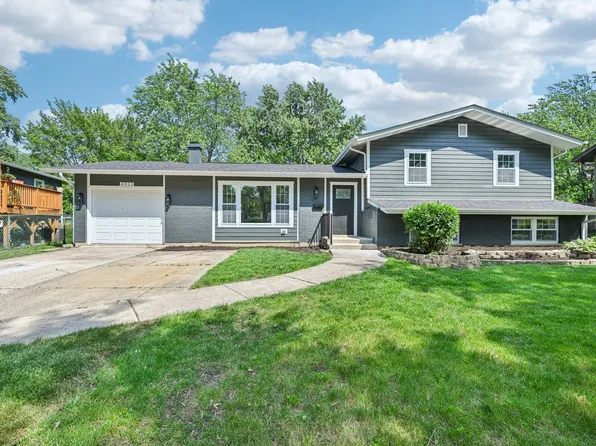 6933 Parkview Dr, Downers Grove, IL 60516