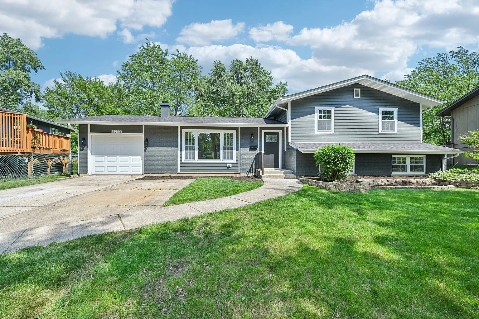 6933 Parkview Dr photo 1