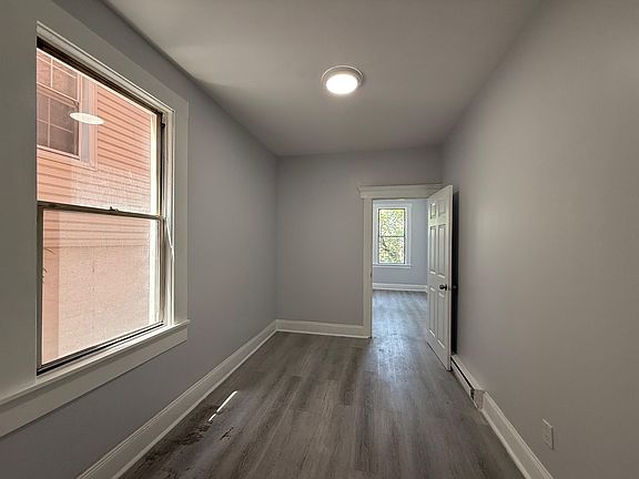 4th image of 34 Clerk St #19