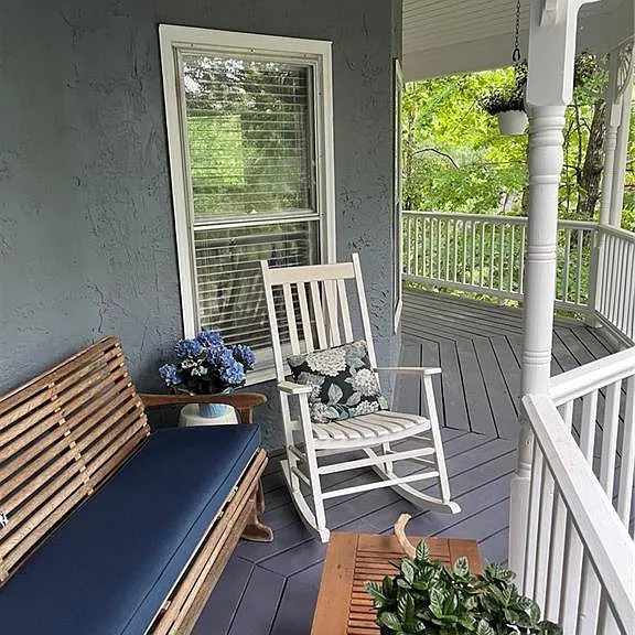 2452 N Forest Dr — Photo 2