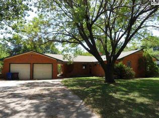 412 Park Ln, Moundridge, KS 67107