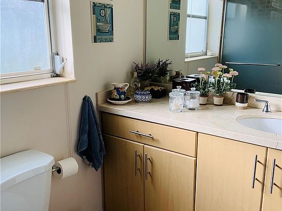 4th image of 4011 N Cypress Drive #106