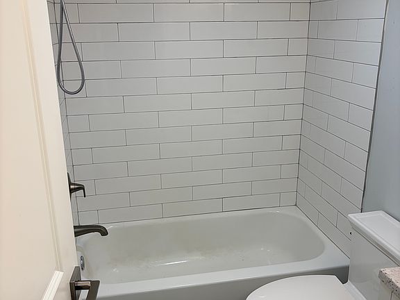 5th image of 906 Erdner Ave APT 1