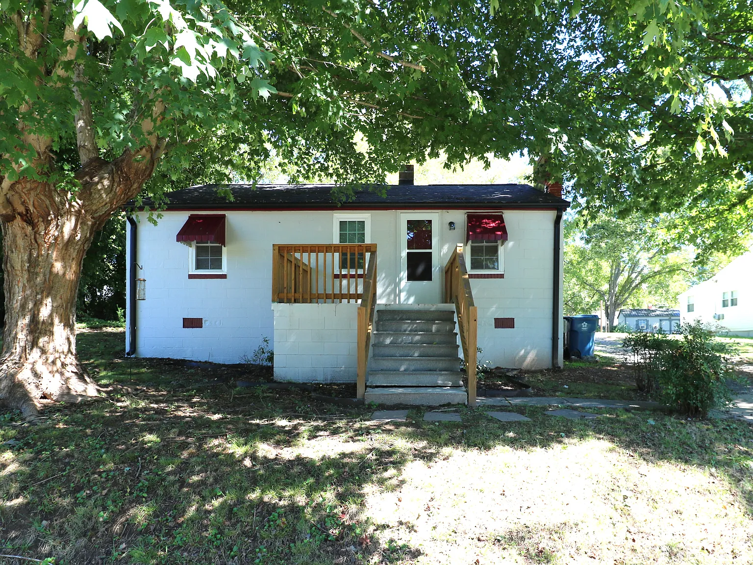 2 bed, $1,100 — Photo 2