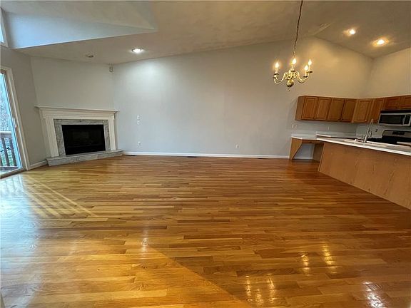 5th image of 6 Lees Farm Commons Dr