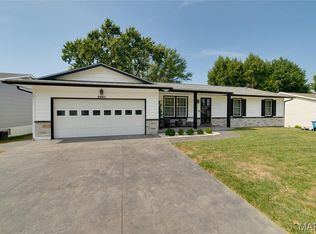 2901 Olde Gloucester Dr, Saint Charles, MO 63301