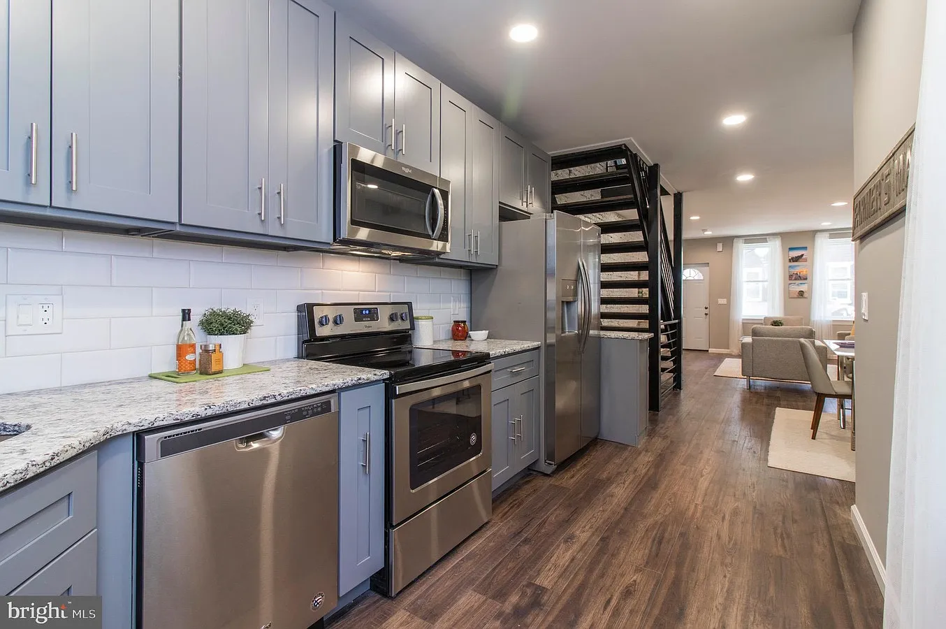 3 bed, 1632 sqft, $2,500 — Photo 2