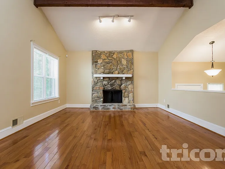 6583 Oakwood Dr — Photo 2
