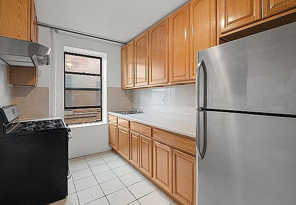 5th image of 621 W 171st St #61