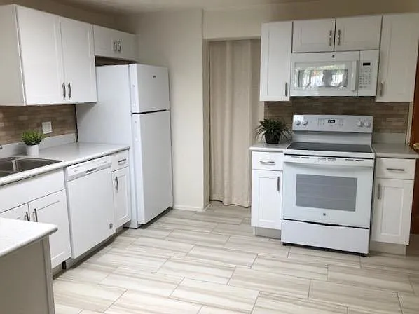1032 E Glenn St — Photo 17