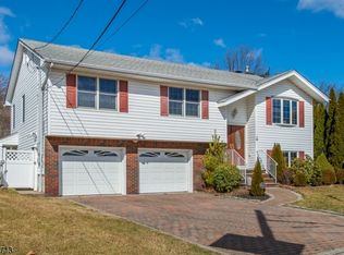 26 Tulp Ct, Clifton, NJ 07013