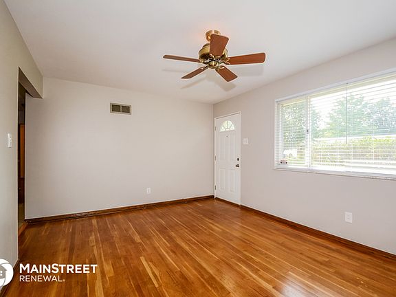 5th image of 2760 Robert Dr