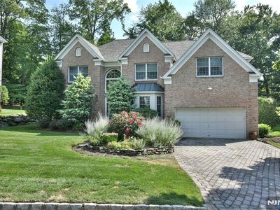 39 Stonewall Ct, Woodcliff Lake, NJ, 07677