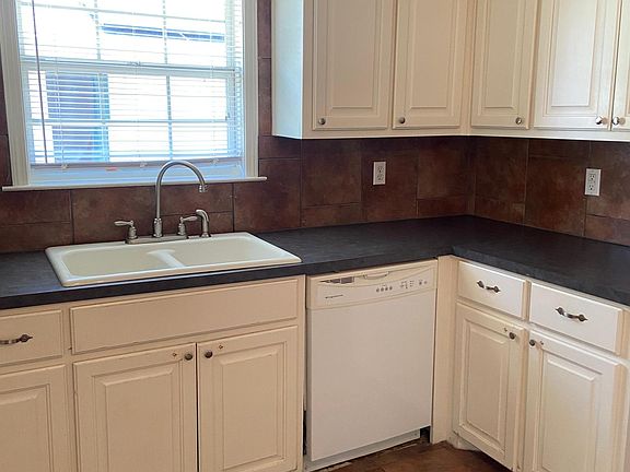 2nd image of 725 White St
