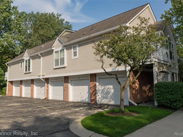 56242 Troon Dr N, Utica, MI 48316