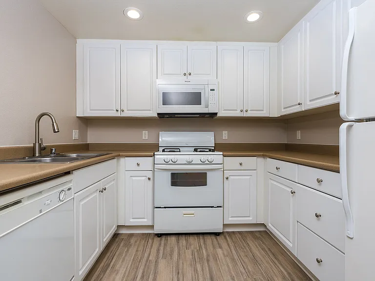 College Park Apartments — Photo 48