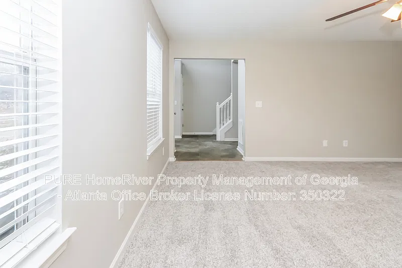 3 bed, 2.5 bath, 1965 sqft, $1,985 — Photo 3
