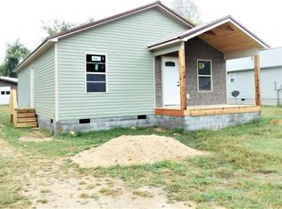 212 W 3rd Ave, Hohenwald, TN 38462