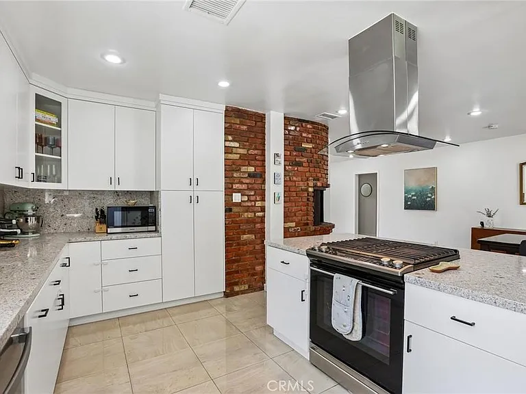 16729 Archwood St — Photo 14