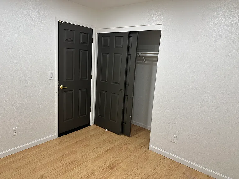 900 Quate Ct — Photo 14