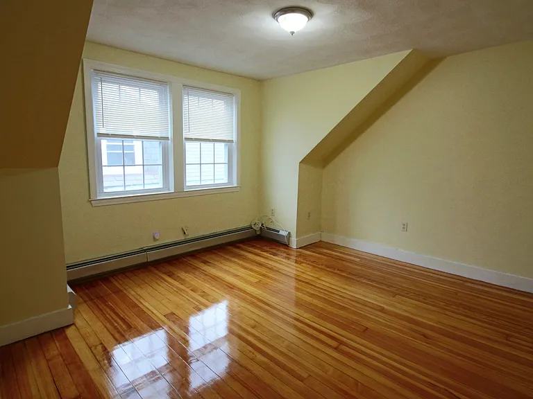 420 Essex St #3 — Photo 11